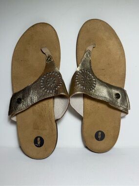 REVITALIGN Sandals Womens 12 Brushed Gold Leather‎ Flip Flop Thong Flat NWOT